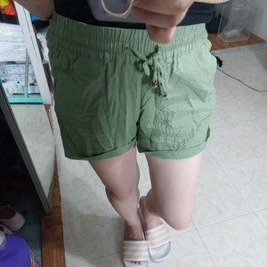 Love tree green linen shorts size MEDIUM SHORT CUTE COMFORT SUMMER LIGHTWEIGHT